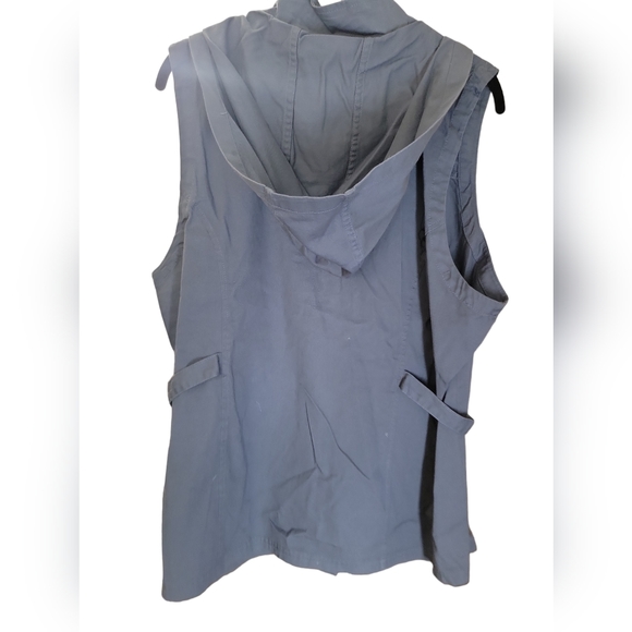 Maurices top with hood - Picture 2 of 3